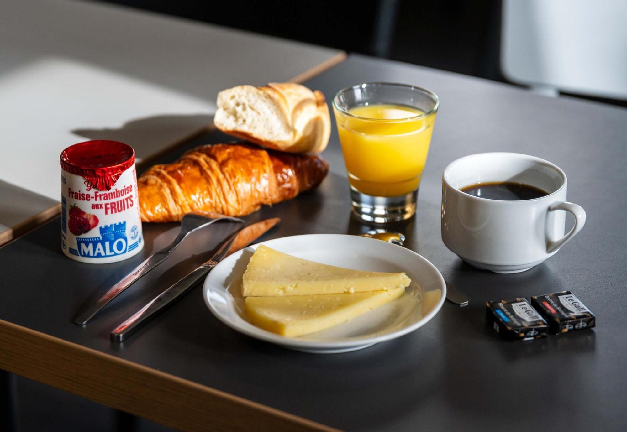 B&B Hotel Lille Lezennes Stade Pierre Mauroy Екстериор снимка