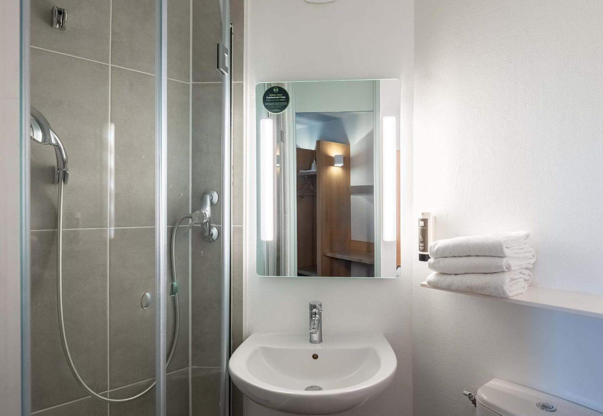 B&B Hotel Lille Lezennes Stade Pierre Mauroy Екстериор снимка